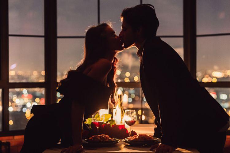 How to Safely Date in the City: Tips & Advice